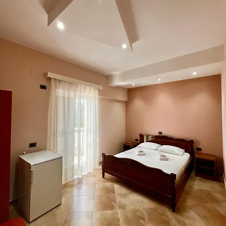 Papa 招待所 Durrës